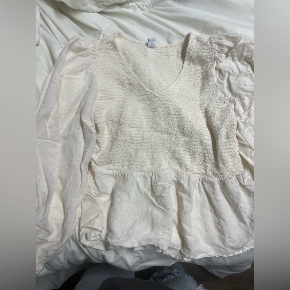 very pretty long sleeve top from old navy. (cream-white color)